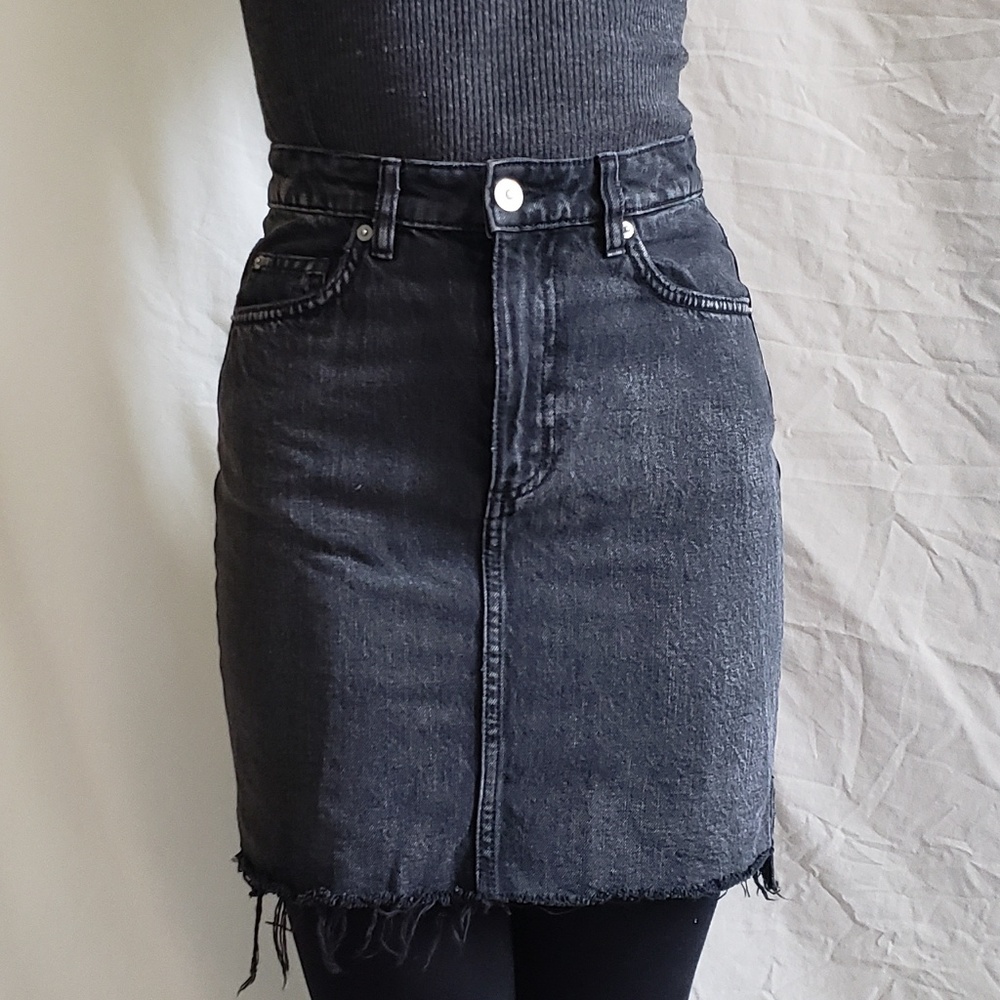Distressed black jean high-waisted miniskirt